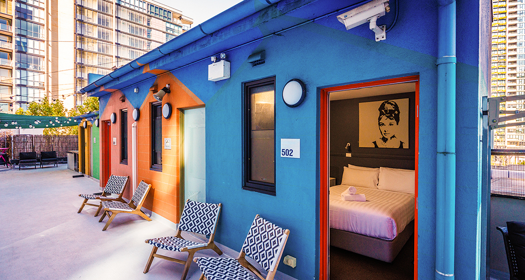 Mestni YHA hostel, umeščen v živahno urbano okolje.