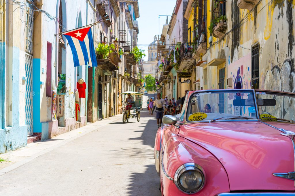 Potovanje_v_Havano_-_Travel_to_Havana_-_Photo_by_Alexander_Kunze_on_Unsplash.jpg